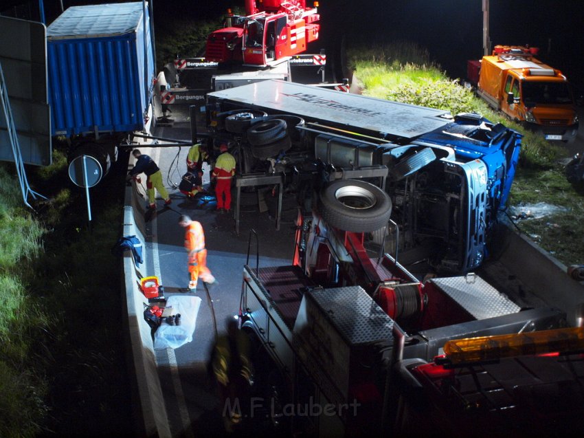 Einsatz BF Koeln PEINGEKLEMMT in Leverkusen P196.JPG